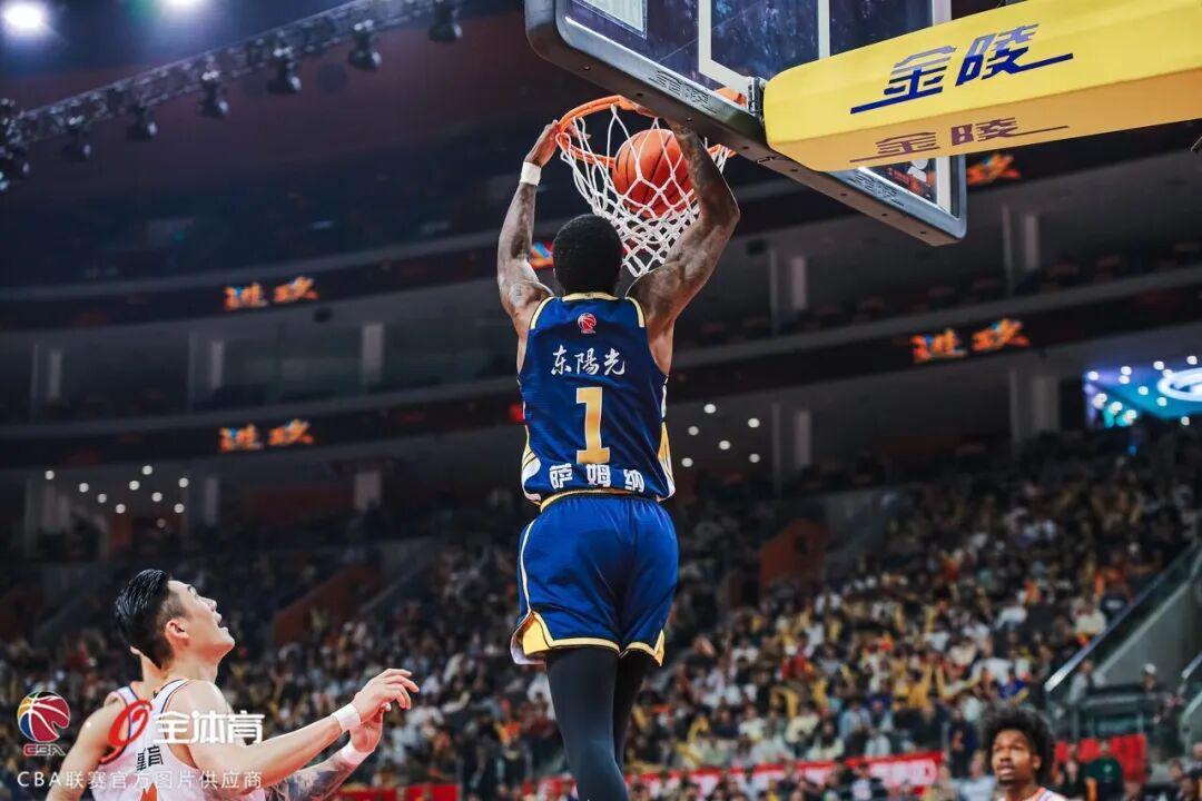 体育平台-下半场反扑未果，广东主场不敌上海